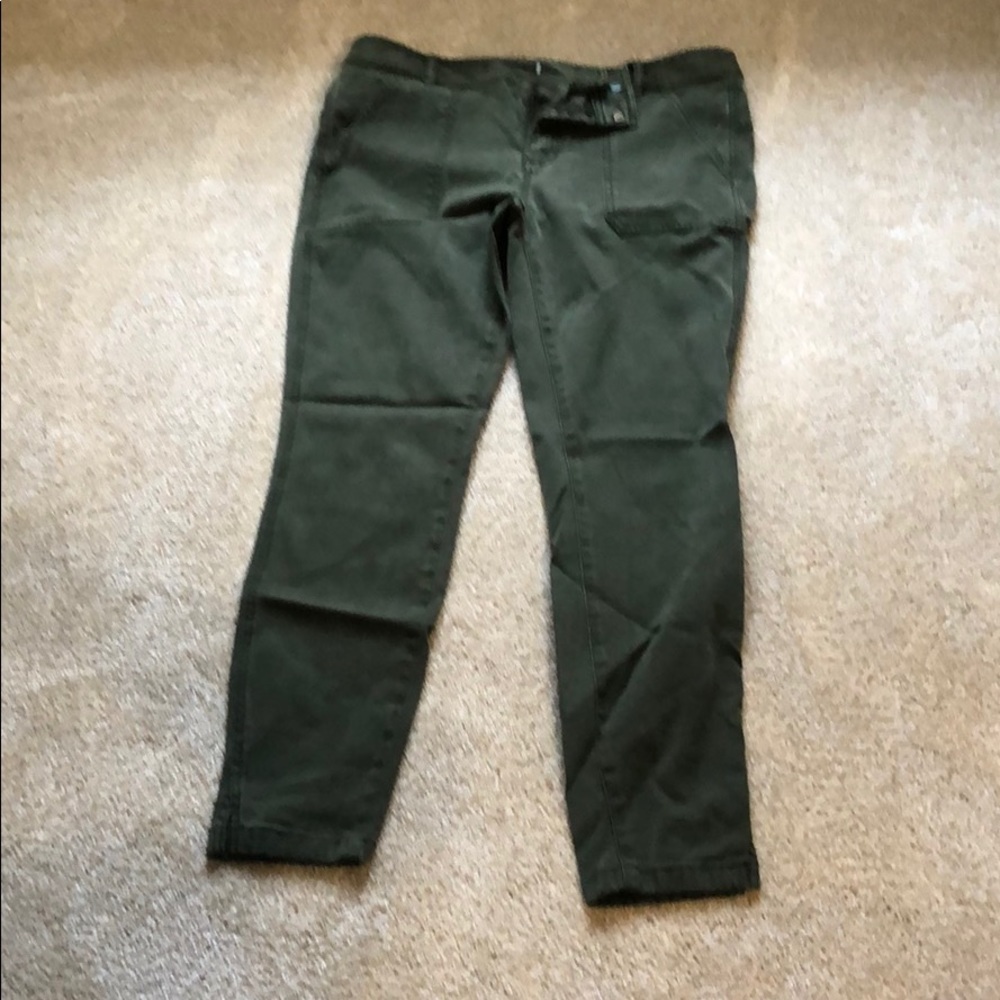 Green pant from Loft Size 8 with pockets